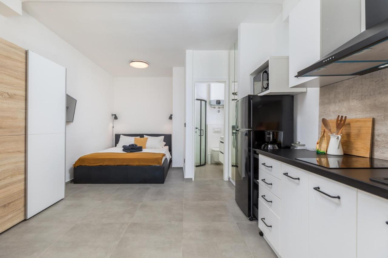 Apartment 3 Minutes From The Beach: Lovely *
