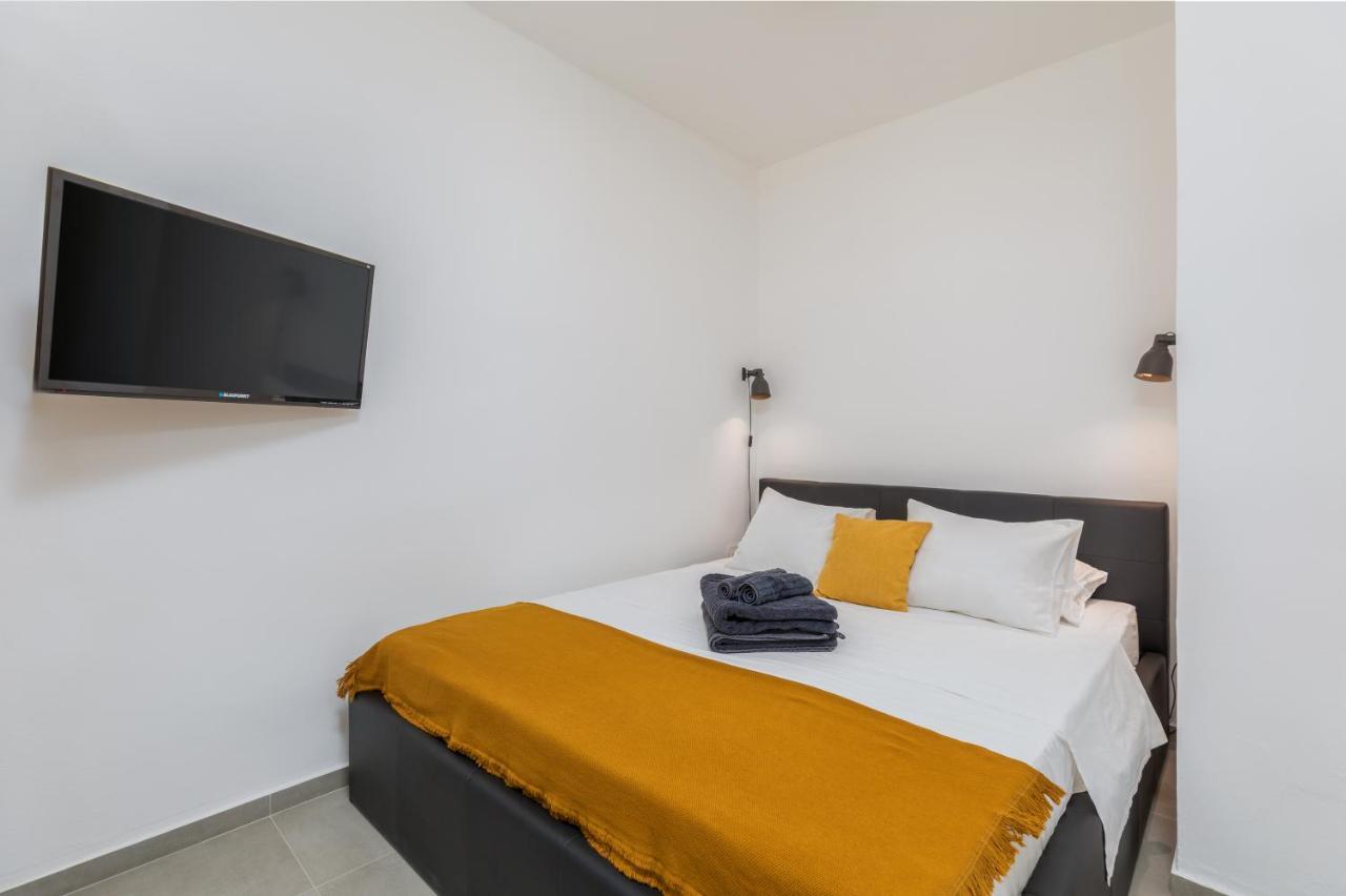 Apartment 3 Minutes From The Beach: Lovely