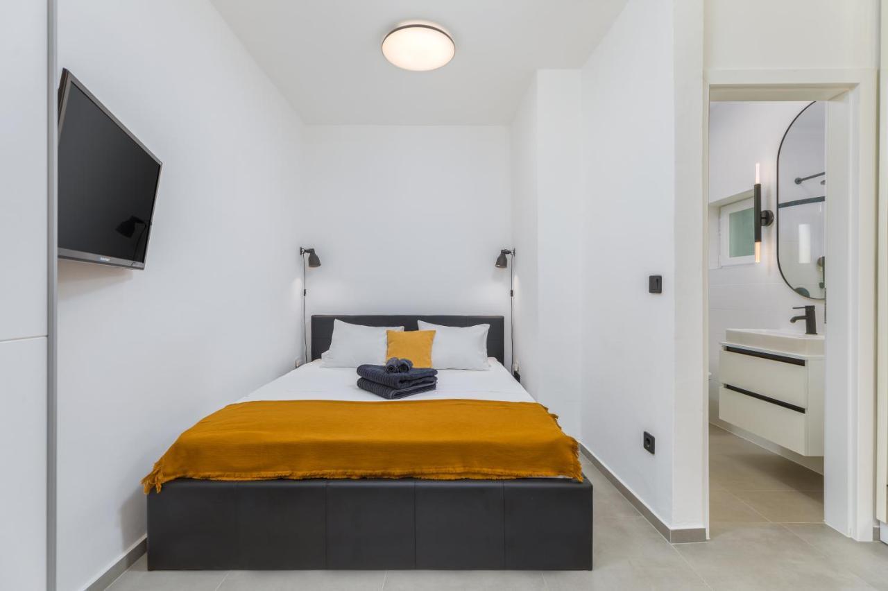 Apartment 3 Minutes From The Beach: Lovely